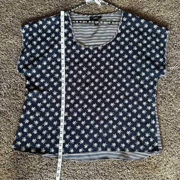Alfani mixed print short sleeve polyester blouse navy blue cream size 14 - Picture 7 of 7